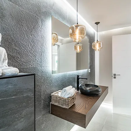 Nottingham - Private Getaway Marbella