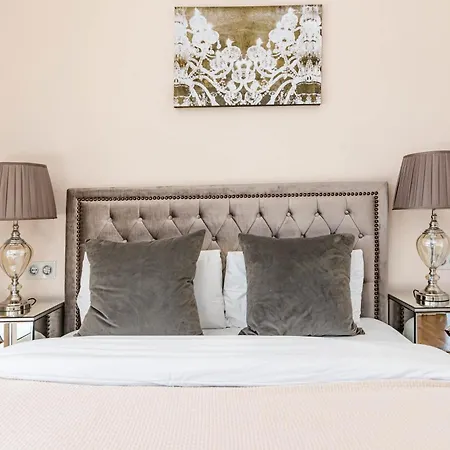 Nottingham - Private Getaway Marbella